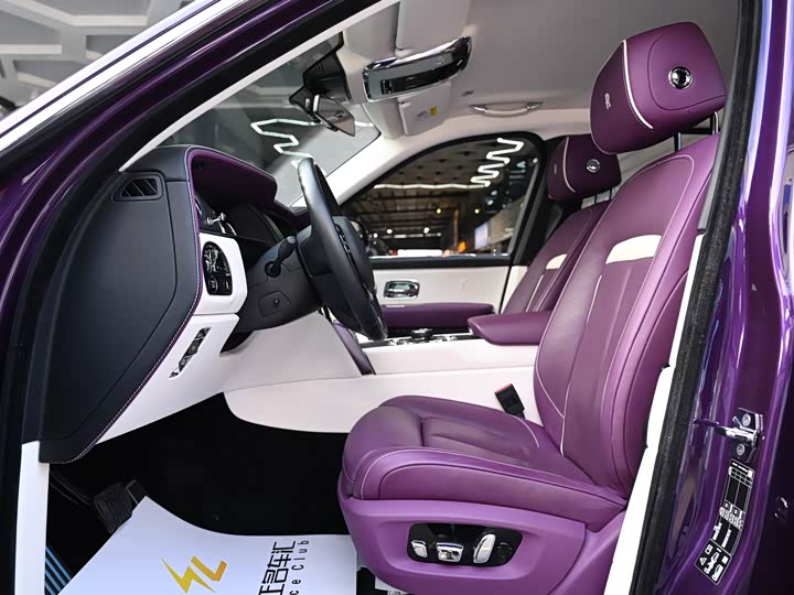 Фото 17 - Rolls-Royce Cullinan