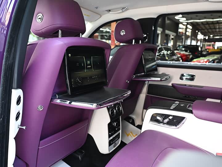 Фото 19 - Rolls-Royce Cullinan