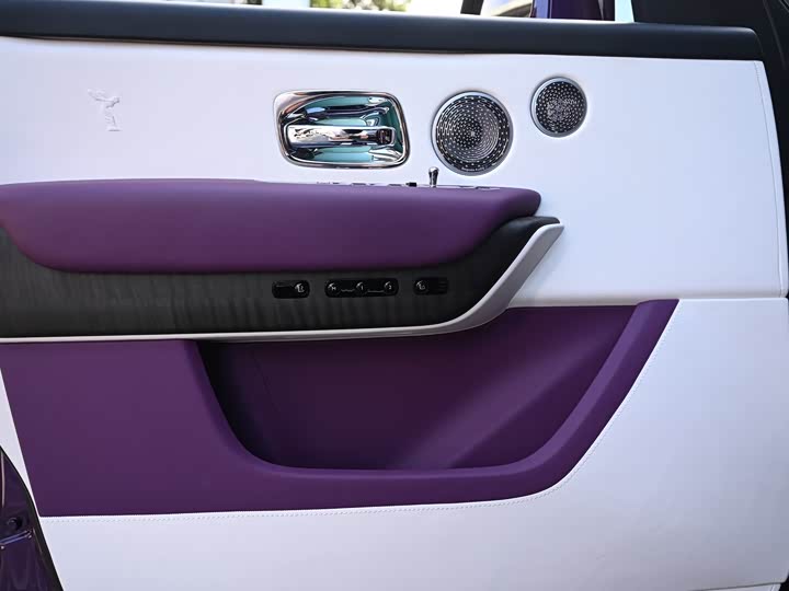 Фото 27 - Rolls-Royce Cullinan