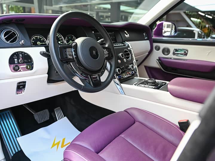 Фото 6 - Rolls-Royce Cullinan