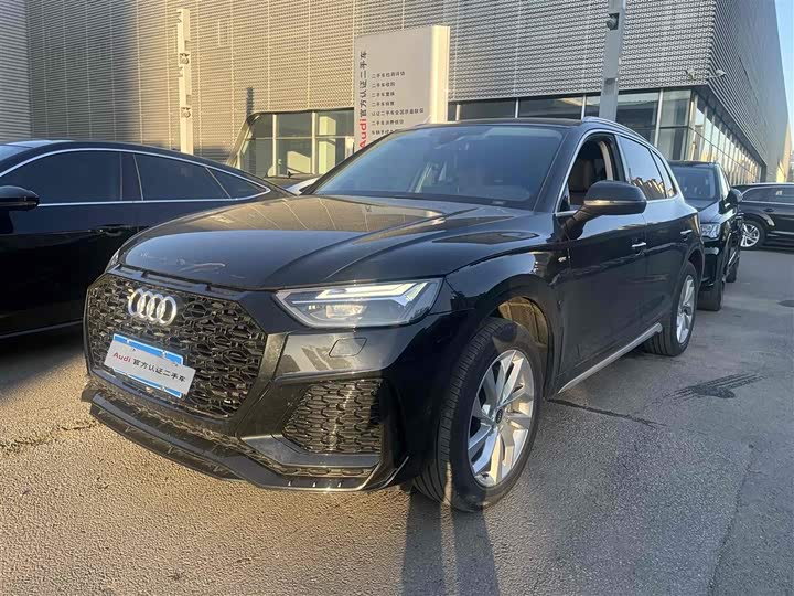 Фото 1 - Audi Q5L