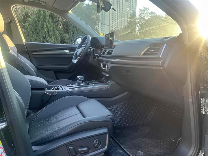 Фото 5 - Audi Q5L