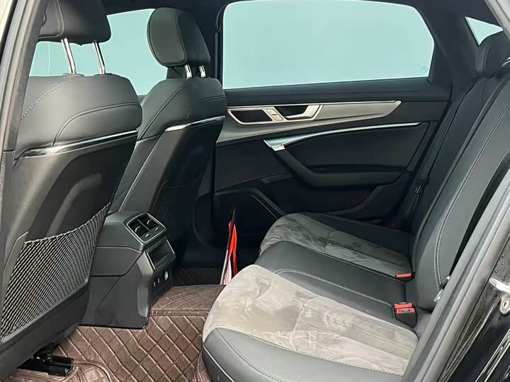 Фото 10 - Audi A6L