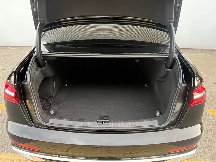 Фото 16 - Audi A6L