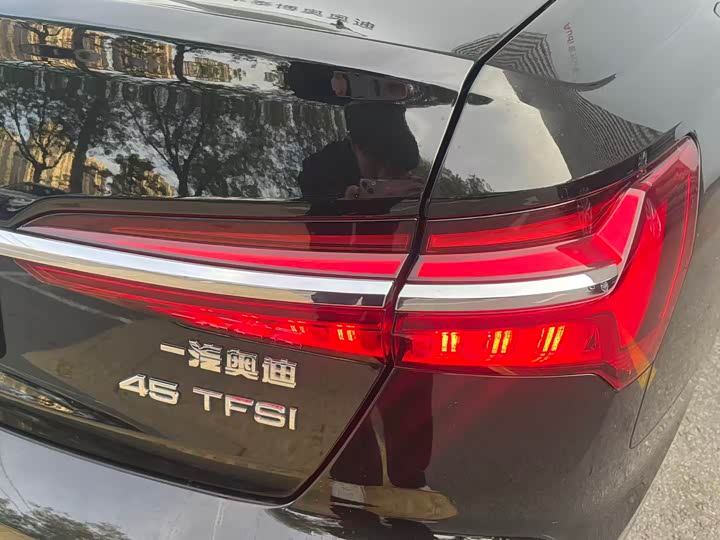 Фото 18 - Audi A6L