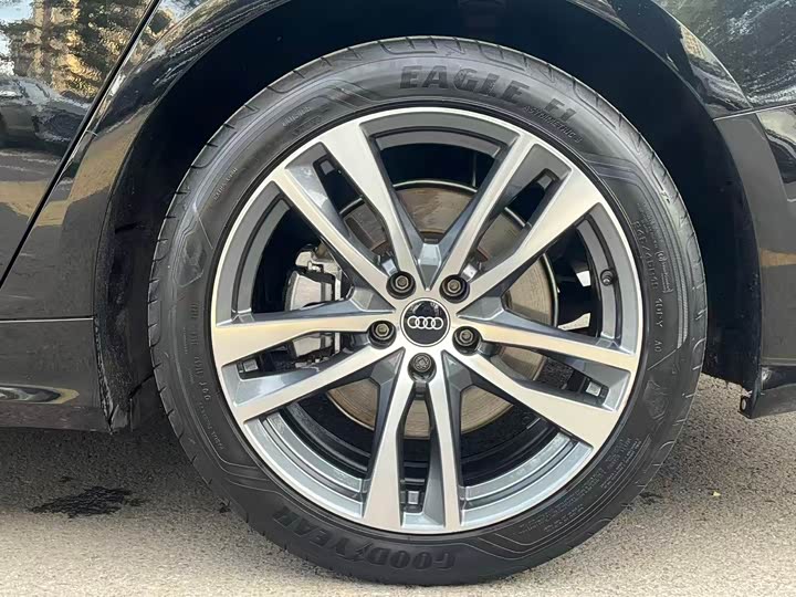 Фото 19 - Audi A6L