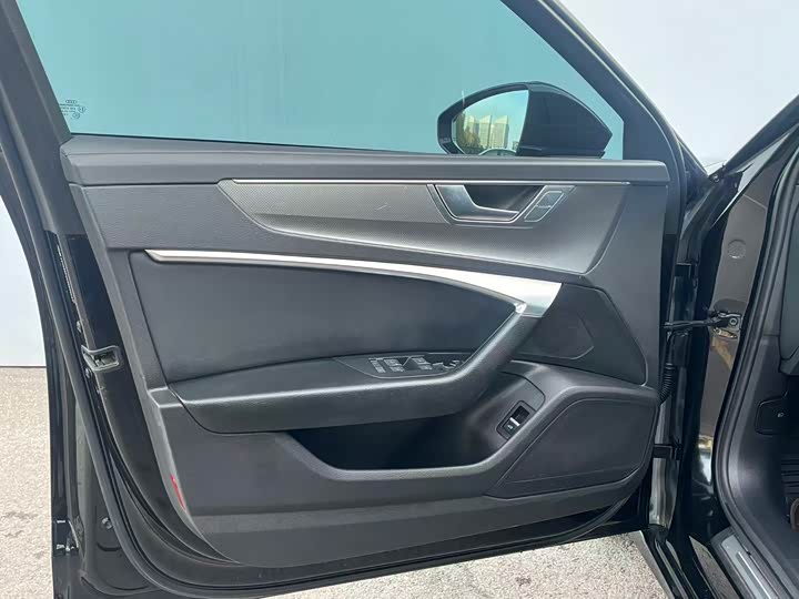 Фото 20 - Audi A6L