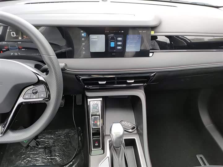 Фото 13 - Roewe i5