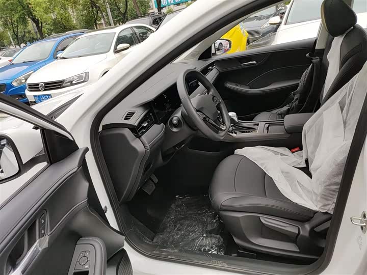 Фото 16 - Roewe i5