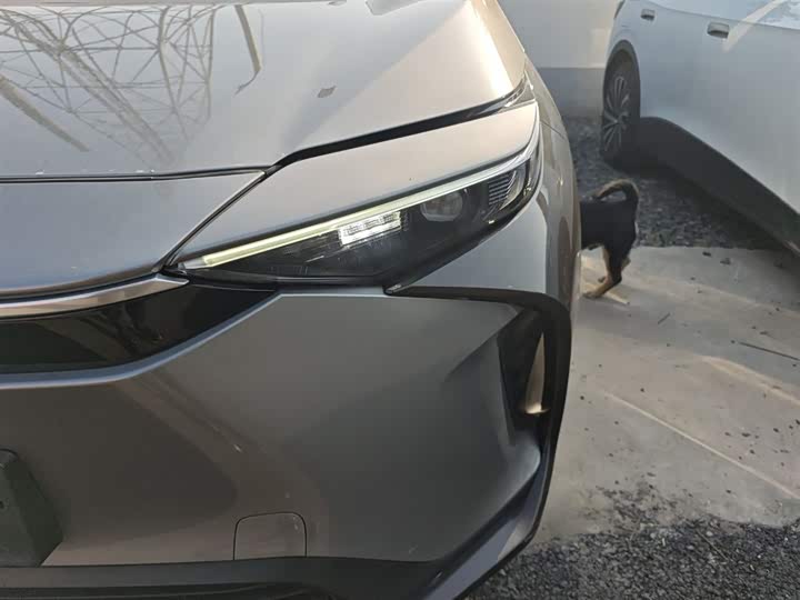 Фото 15 - Toyota bZ4X