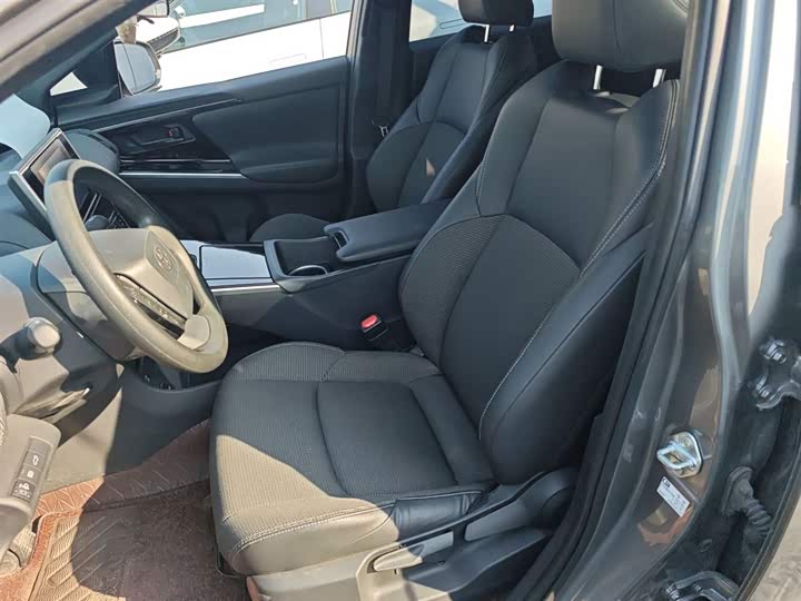 Фото 7 - Toyota bZ4X