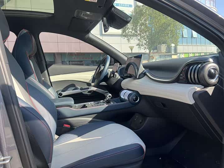 Фото 7 - BYD Yuan Plus