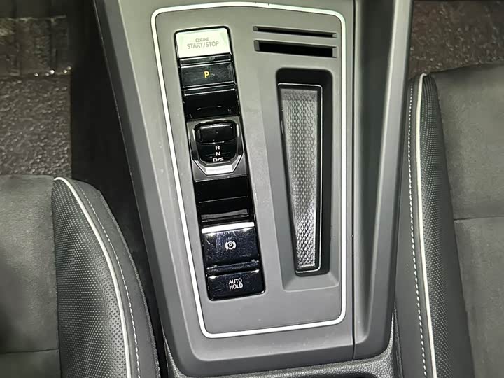 Фото 14 - Volkswagen Golf