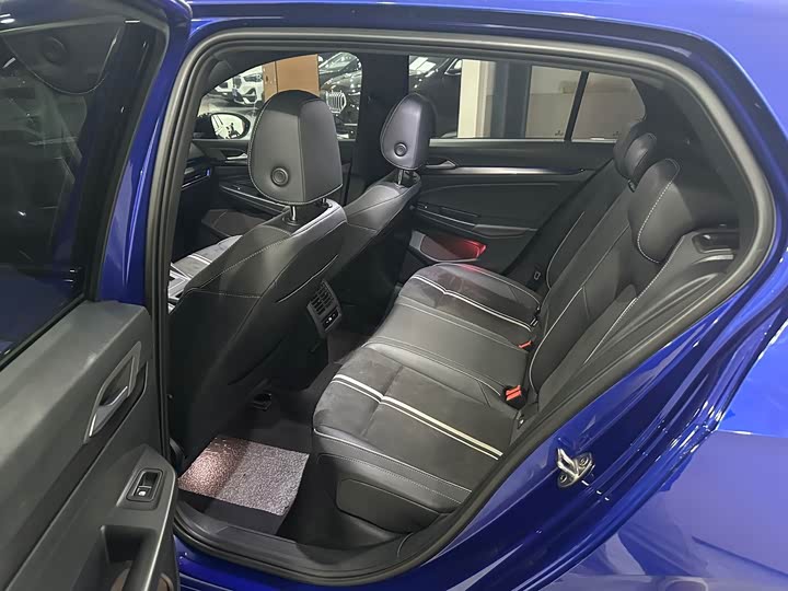 Фото 16 - Volkswagen Golf