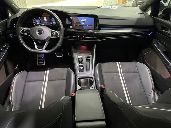 Фото 17 - Volkswagen Golf