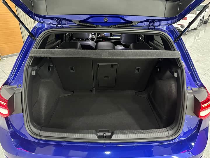 Фото 19 - Volkswagen Golf