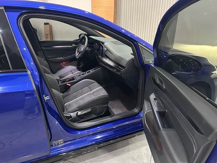 Фото 20 - Volkswagen Golf