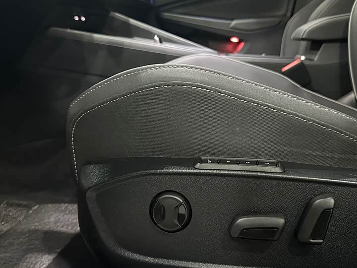 Фото 9 - Volkswagen Golf