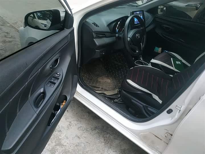 Фото 14 - Toyota Vios