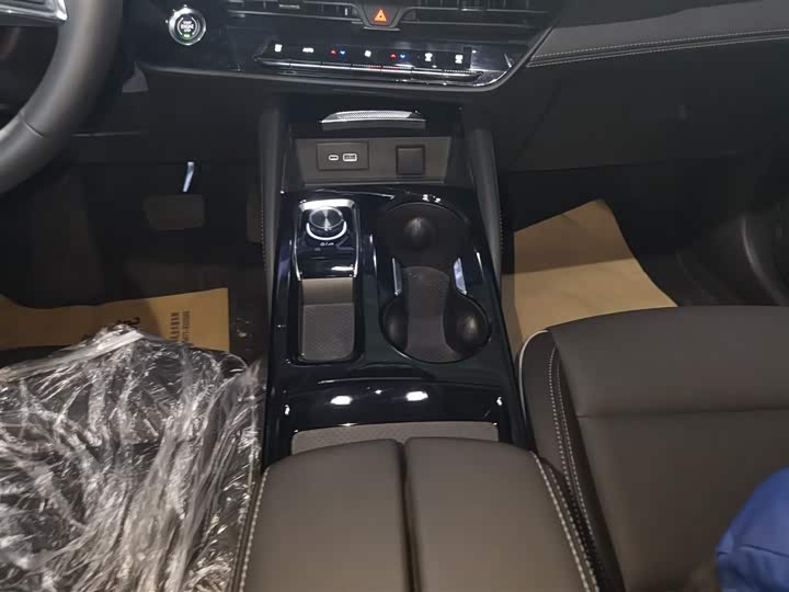 Фото 14 - Buick Envision Plus