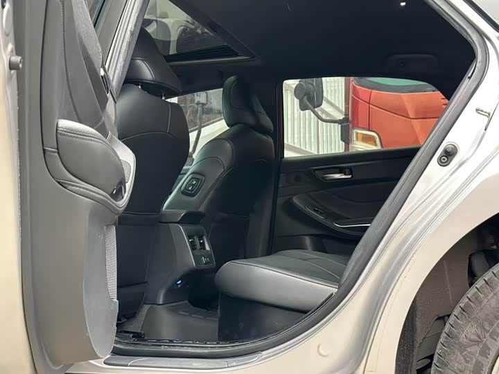 Фото 5 - Toyota Avalon