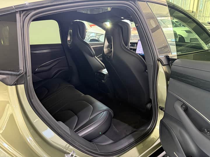 Фото 10 - Xiaomi SU7