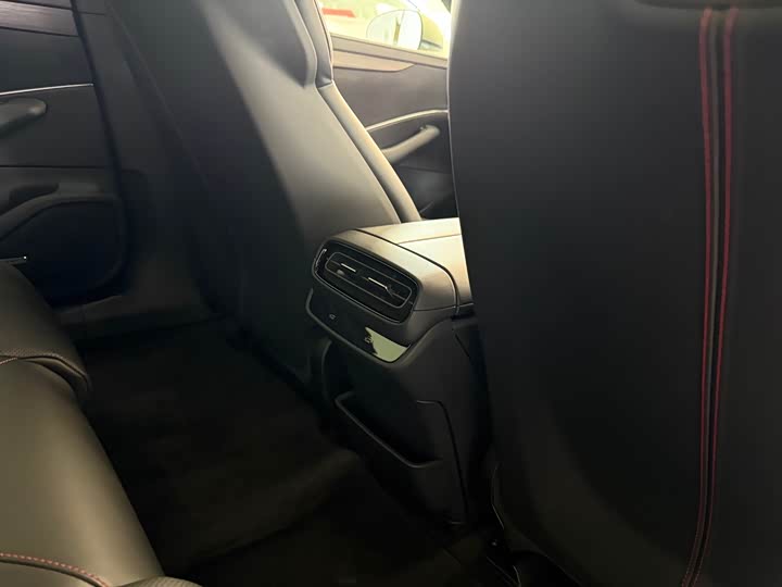 Фото 11 - Xiaomi SU7