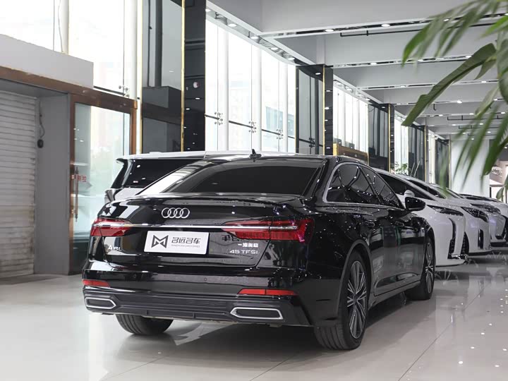 Фото 17 - Audi A6L