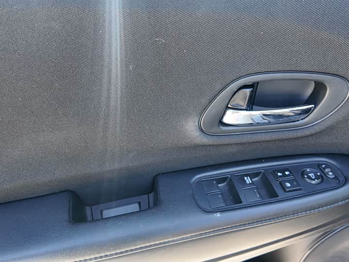 Фото 15 - Honda Vezel