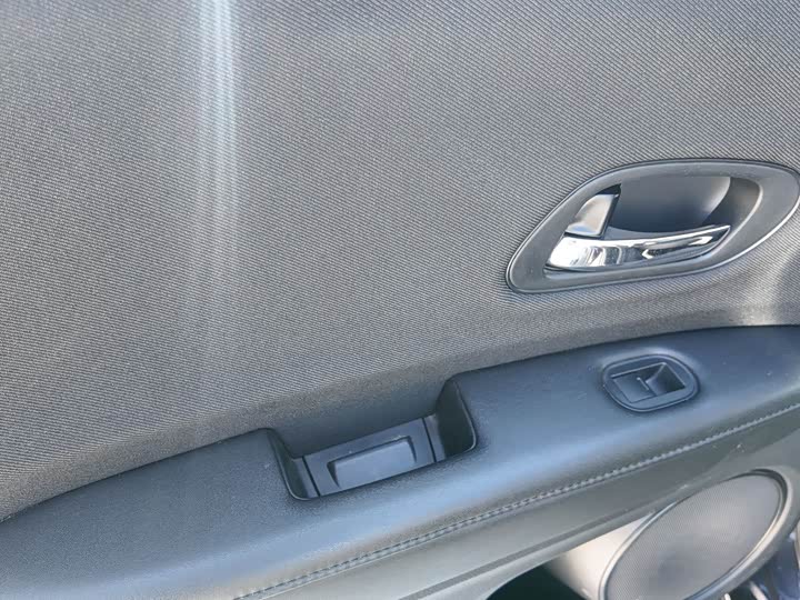 Фото 16 - Honda Vezel