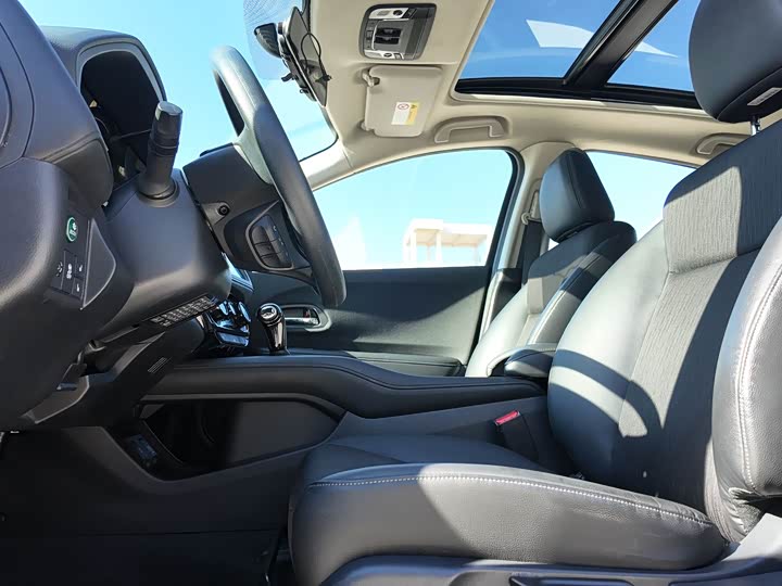 Фото 7 - Honda Vezel