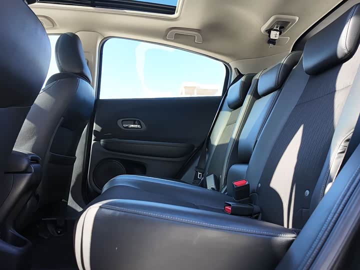 Фото 8 - Honda Vezel