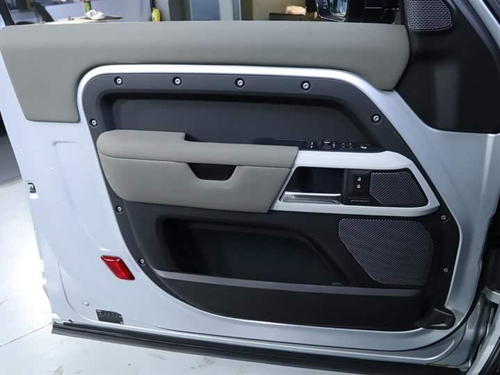 Фото 11 - Land Rover Defender