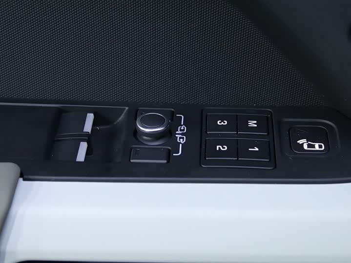 Фото 12 - Land Rover Defender