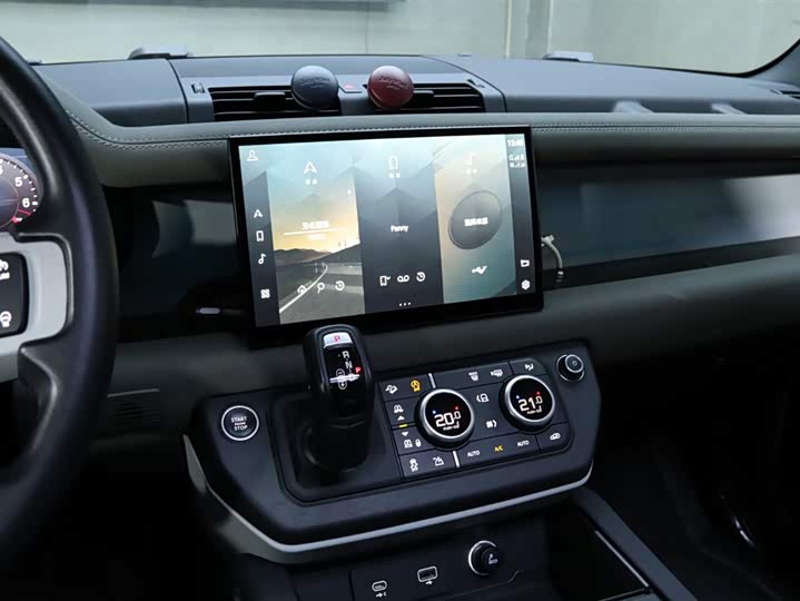 Фото 7 - Land Rover Defender