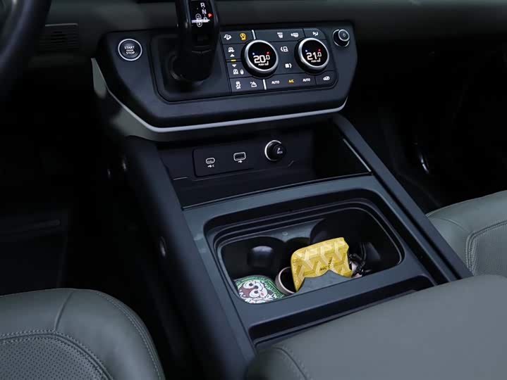 Фото 8 - Land Rover Defender