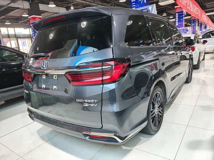 Фото 9 - Honda Odyssey