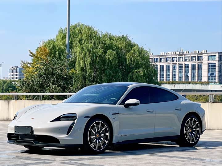 Фото 1 - Porsche Taycan