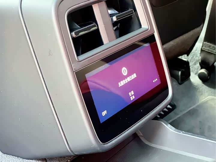 Фото 10 - Porsche Taycan