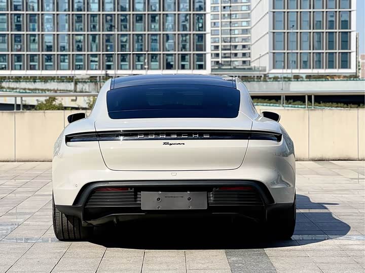 Фото 14 - Porsche Taycan