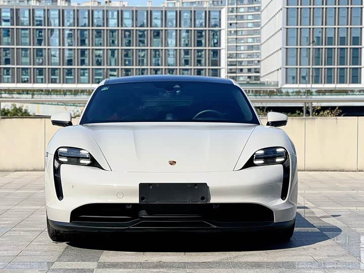 Фото 2 - Porsche Taycan