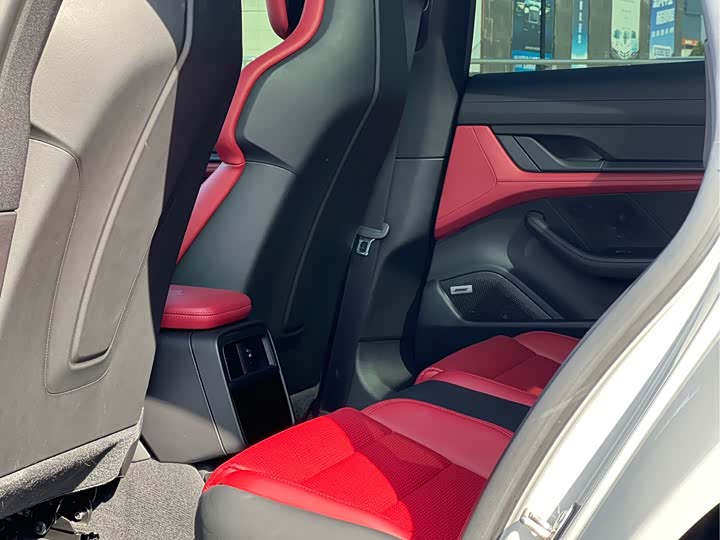 Фото 9 - Porsche Taycan