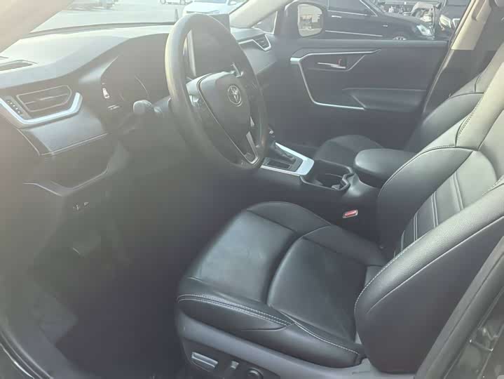 Фото 6 - Toyota Wildlander