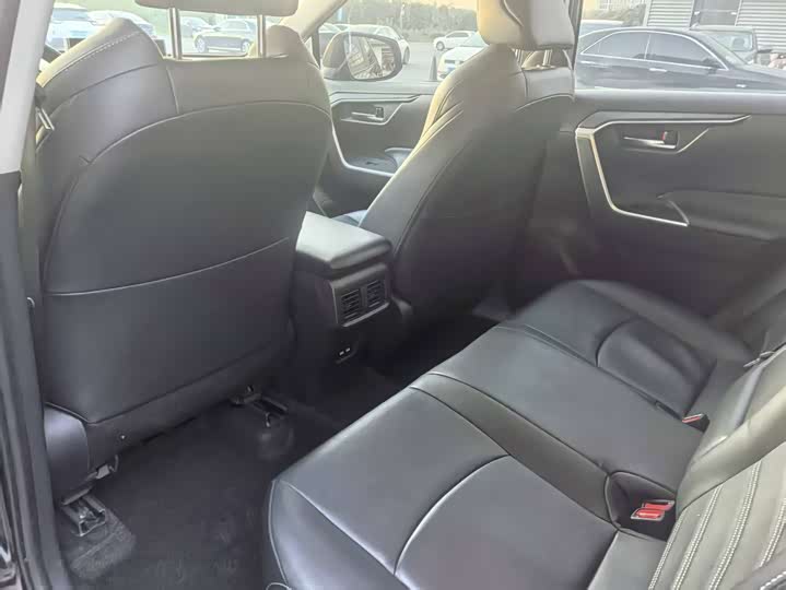 Фото 7 - Toyota Wildlander