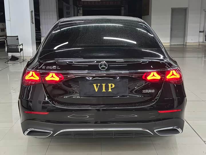 Фото 10 - Mercedes-Benz E-Class