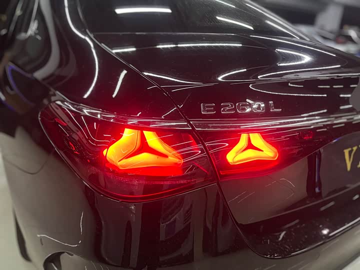 Фото 15 - Mercedes-Benz E-Class