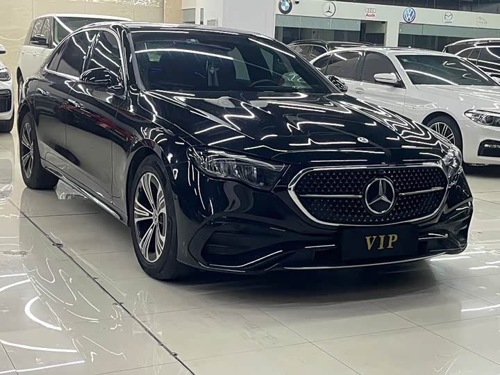 Фото 3 - Mercedes-Benz E-Class