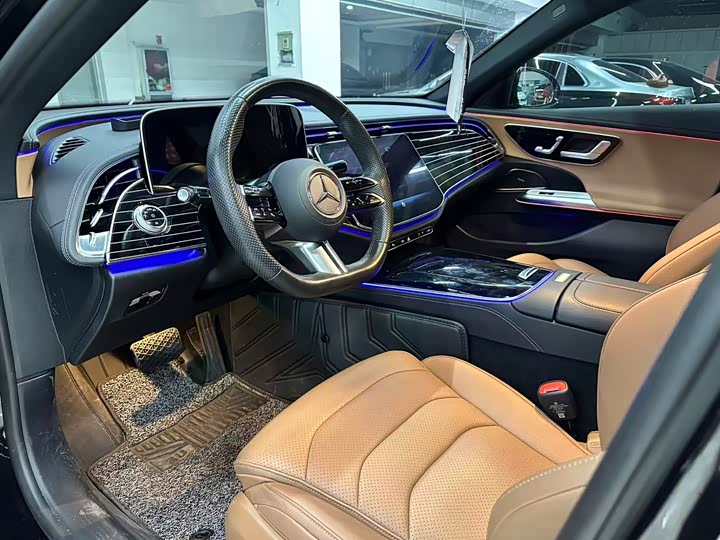 Фото 4 - Mercedes-Benz E-Class