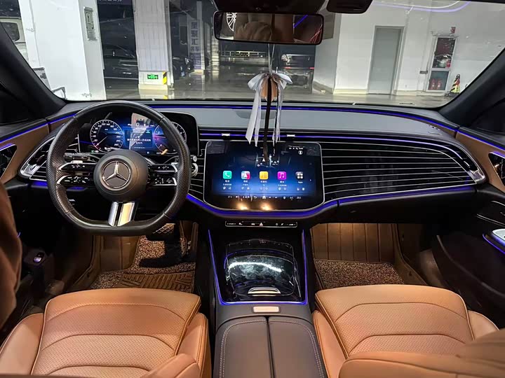 Фото 5 - Mercedes-Benz E-Class