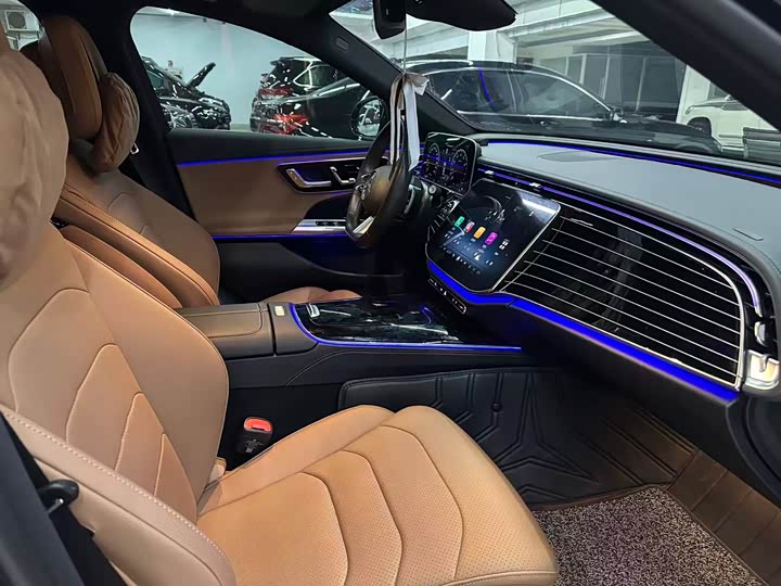 Фото 7 - Mercedes-Benz E-Class